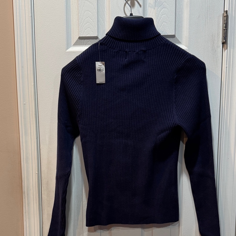 Old Navy Women's Navy Turtleneck Sweater - Picture 4 of 6